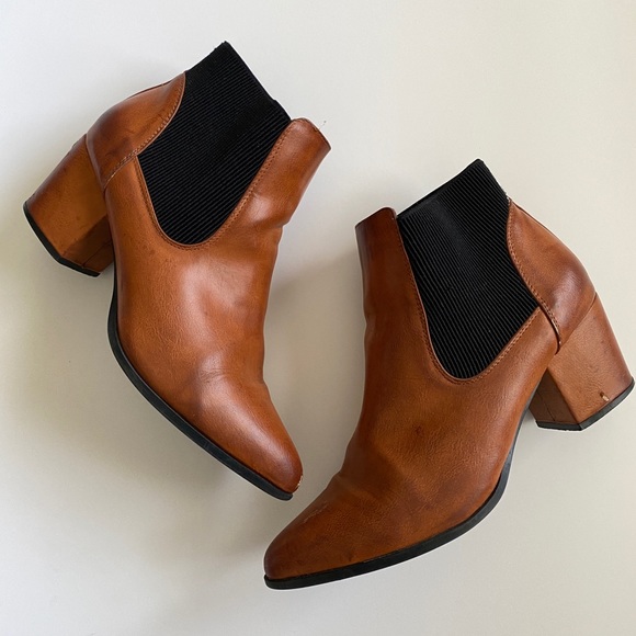 Shoes - Brown & Black Chelsea Pointed-Toe Booties, size 10
